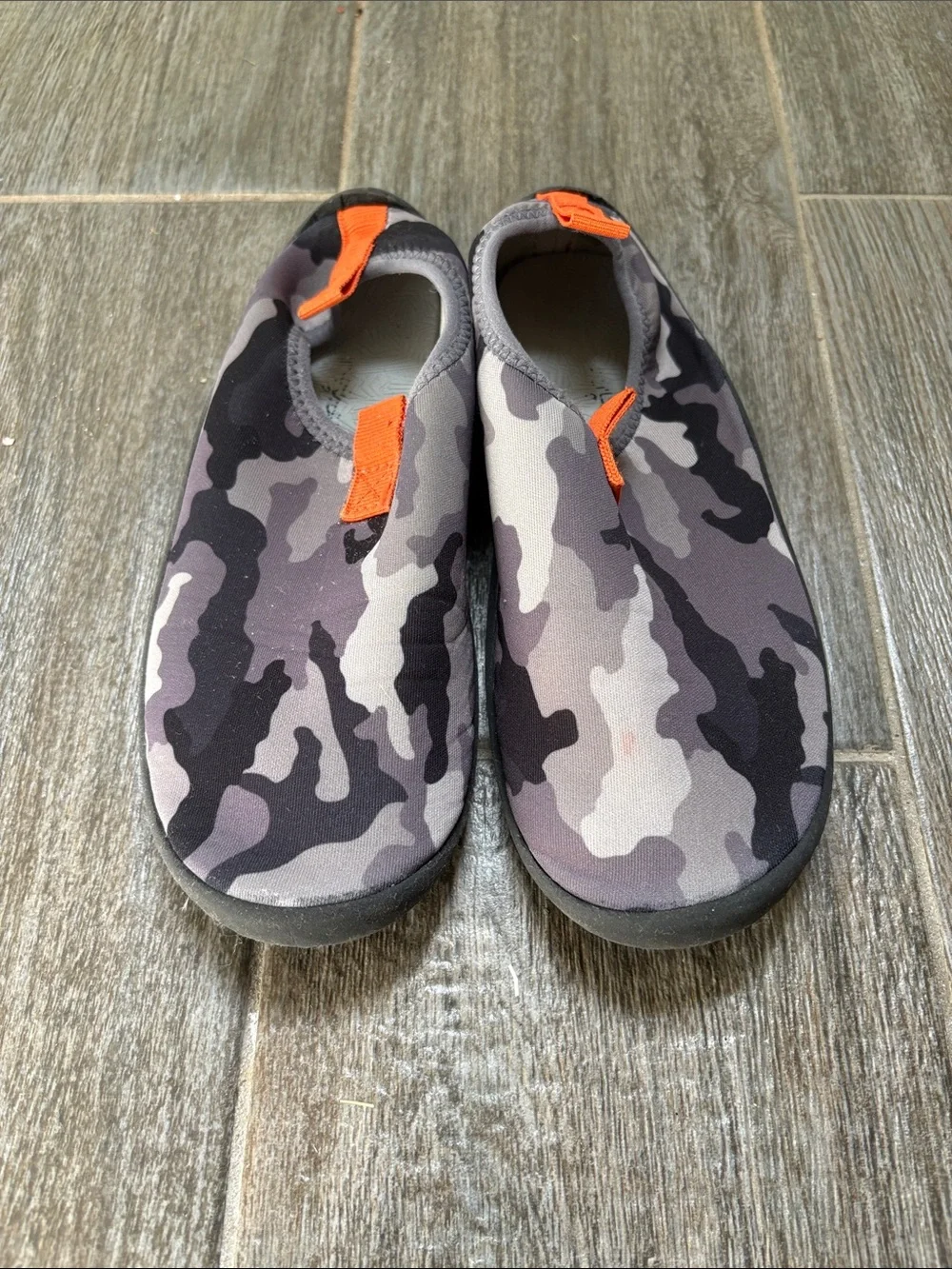 Cat & Jack Gray Camo Kids Water Shoes with Orange Tabs